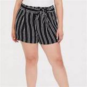 Torrid black and white striped shorts with tie belt size 22.